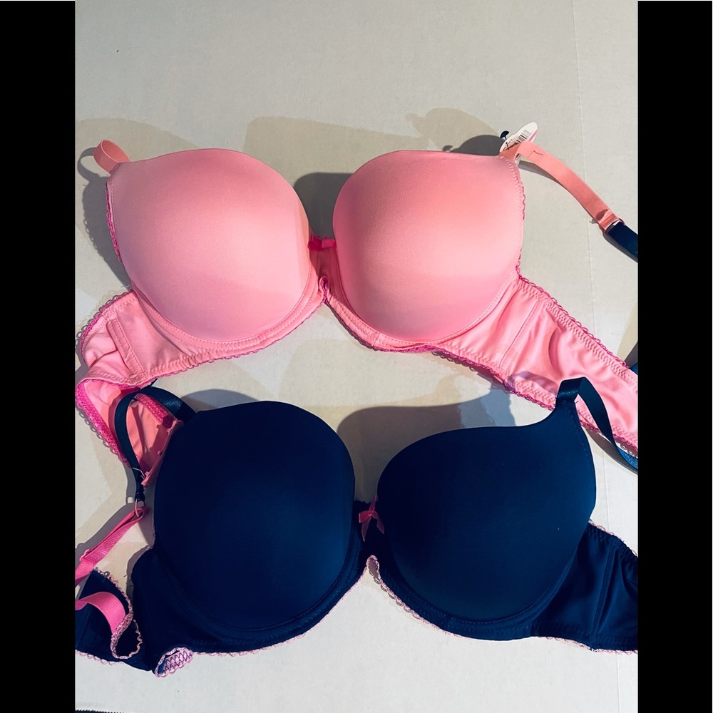 2 XOXO 40C bras. One NWT the other NWOT. Never worn. Smoke free home.